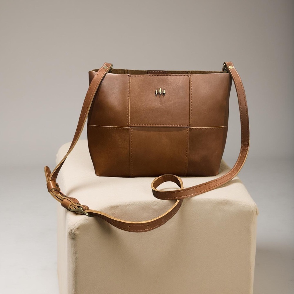 Elegant Brown Leather Shoulder Bag